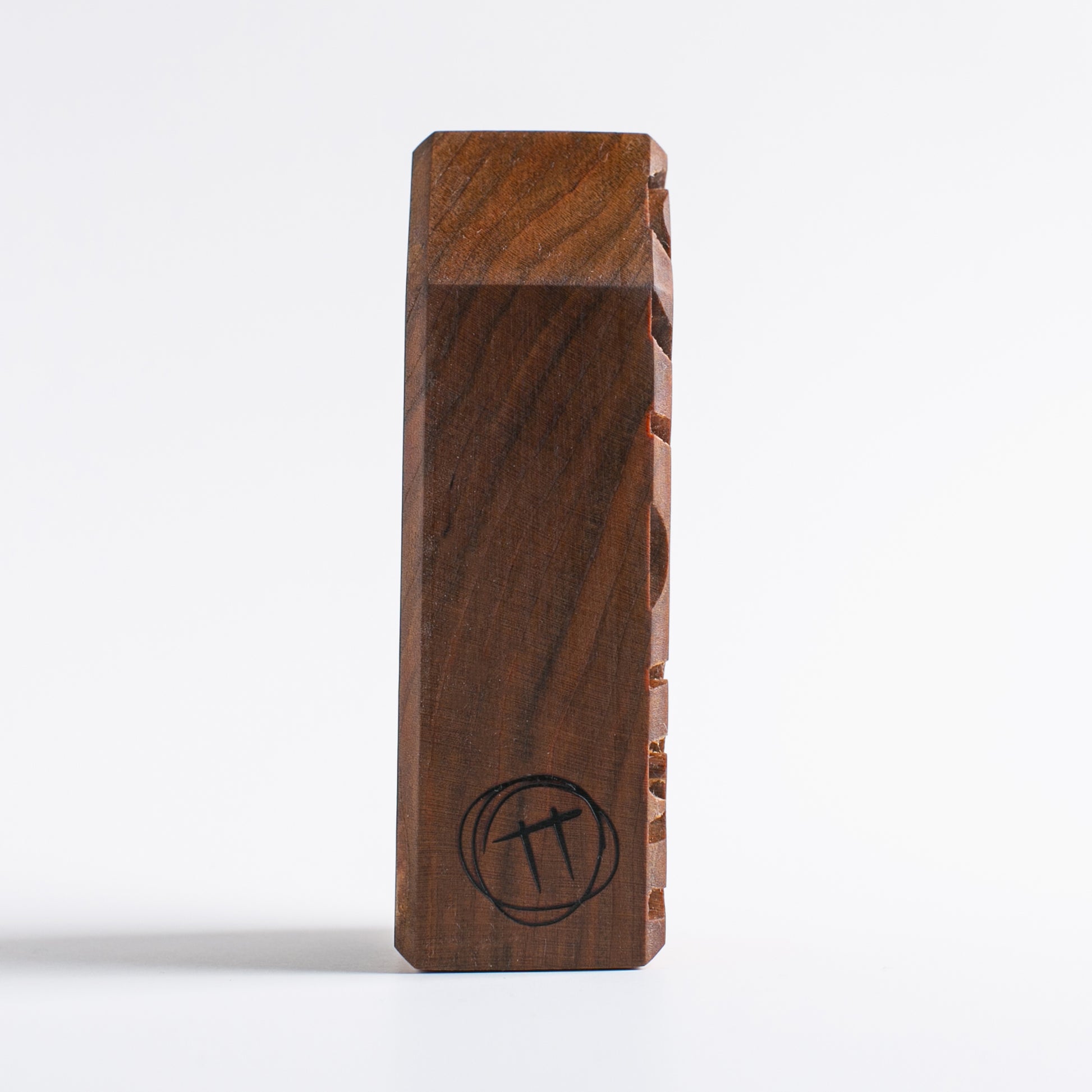 Glow-in-the-dark guardian Glimborg casting a magical underwater-inspired glow