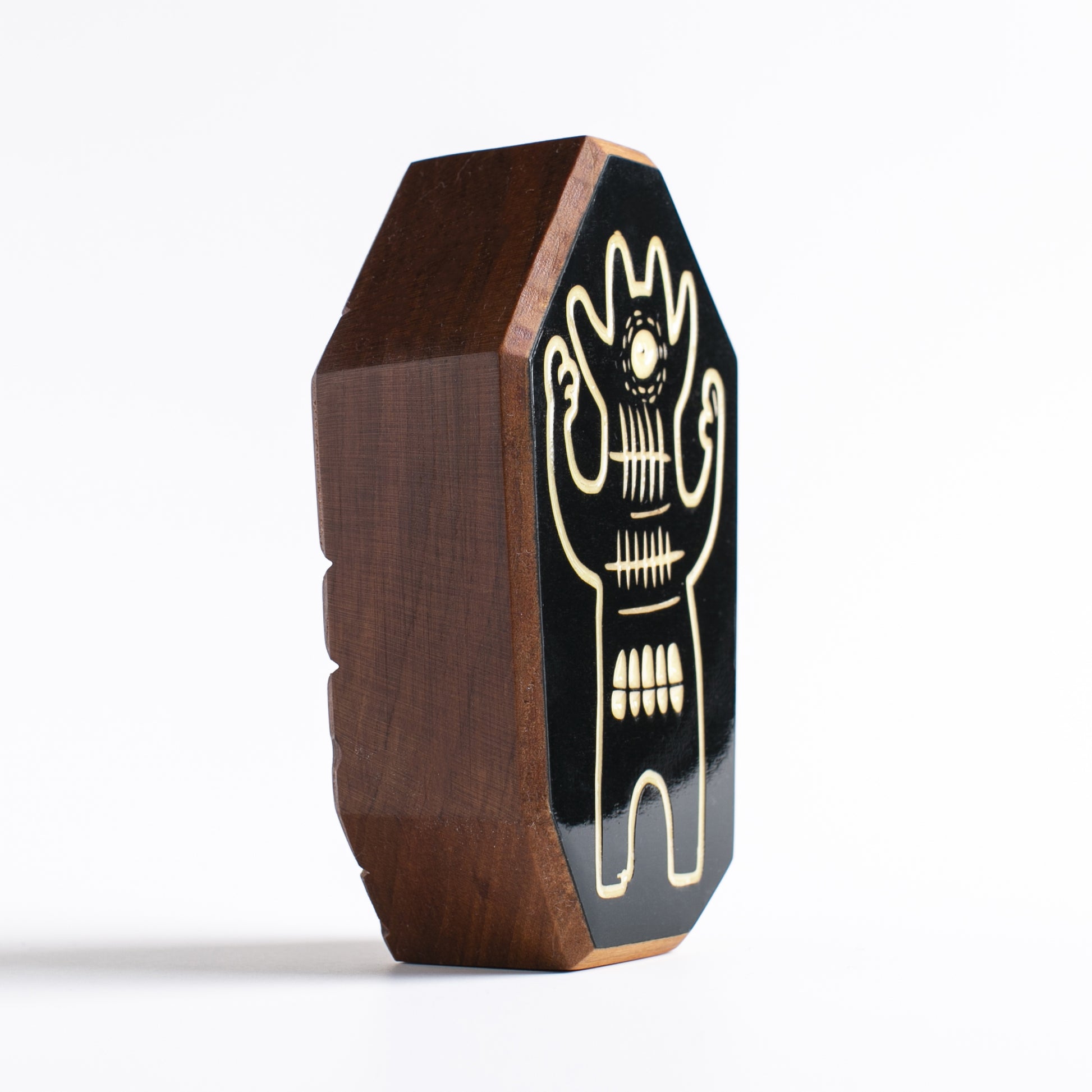 Glow-in-the-dark guardian Glintorb providing a soothing hum for peaceful sleep