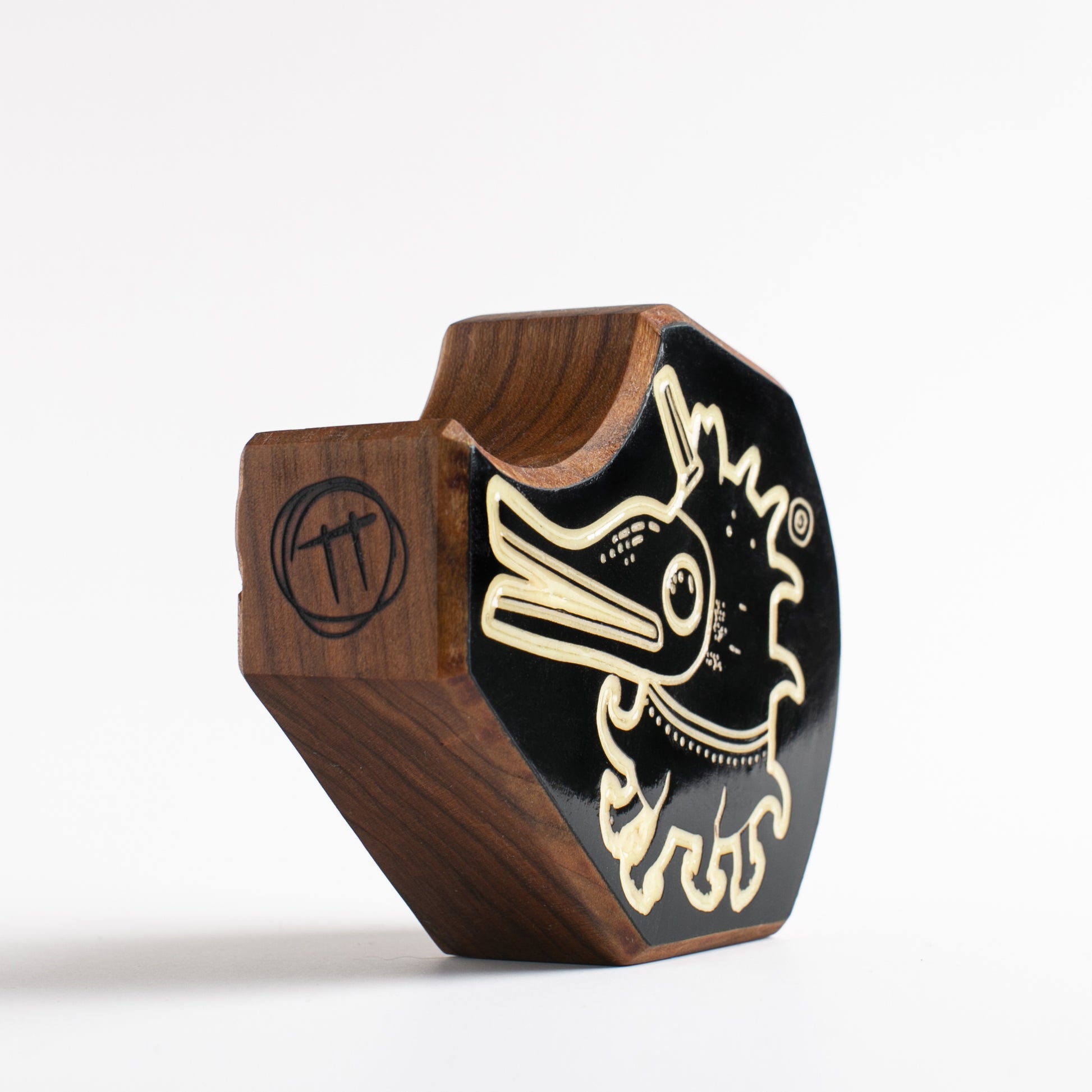 Glow-in-the-dark guardian Plonkzoid shielding children from nighttime shadows