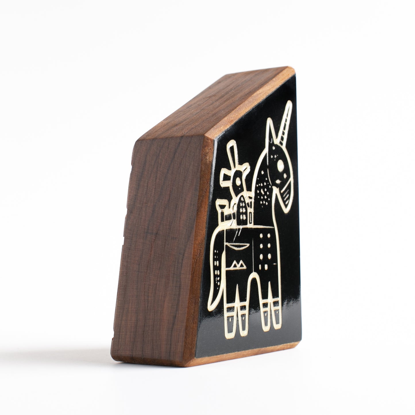 Glow-in-the-dark guardian Snazzle protecting children with its dazzling sparkles