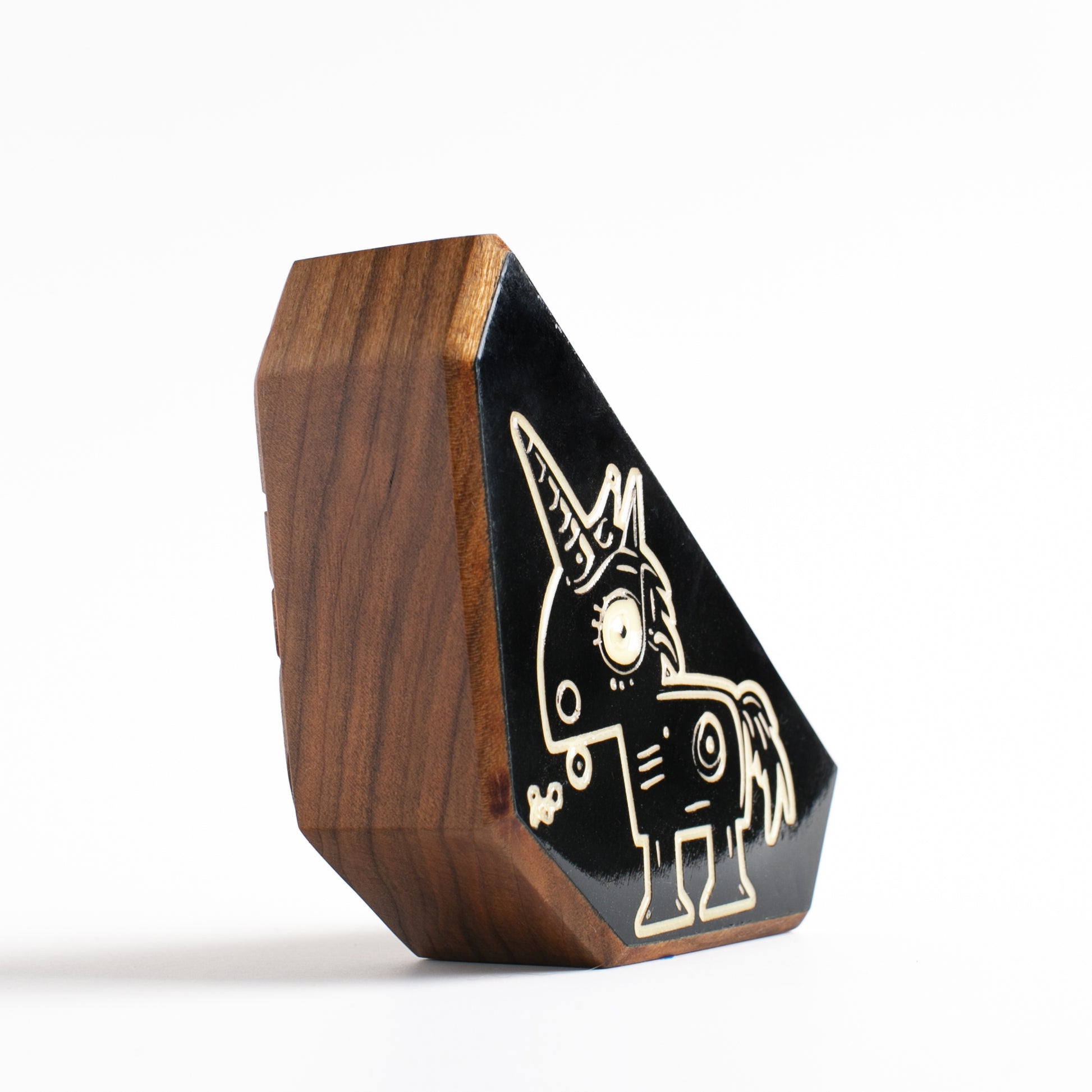 Glow-in-the-dark guardian Zyglot shielding children with its soothing glow