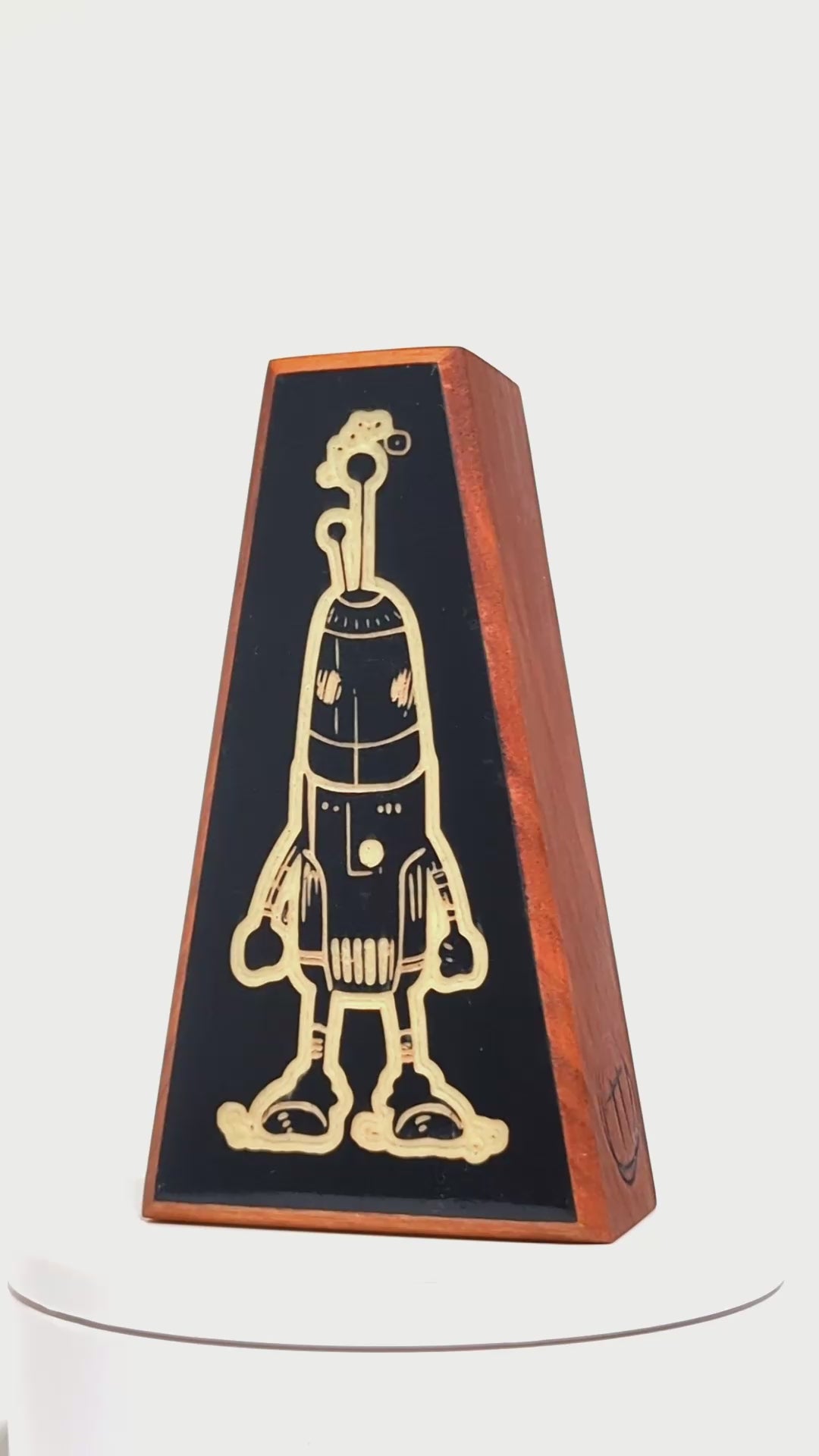 Glow-in-the-dark robot talisman Blizznook providing comfort and security for kids