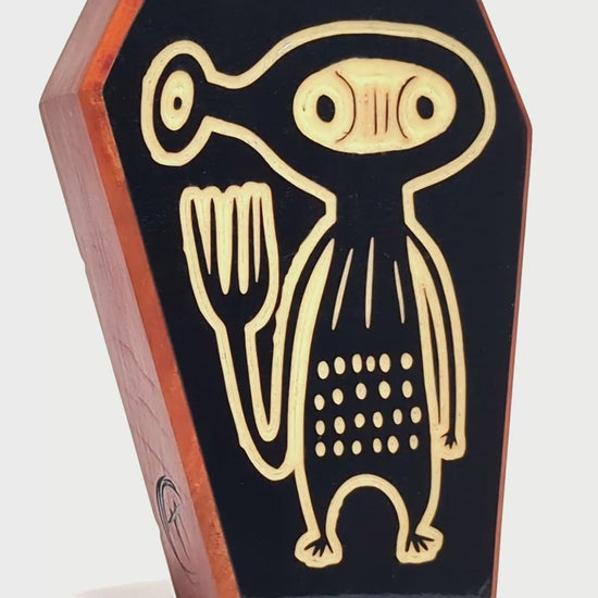 Wooden guardian Xyloid glowing brightly to protect kids from nighttime fears
