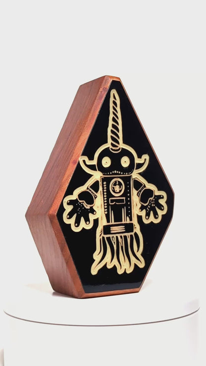 Wooden guardian Squibnik glowing brightly to protect kids at bedtime
